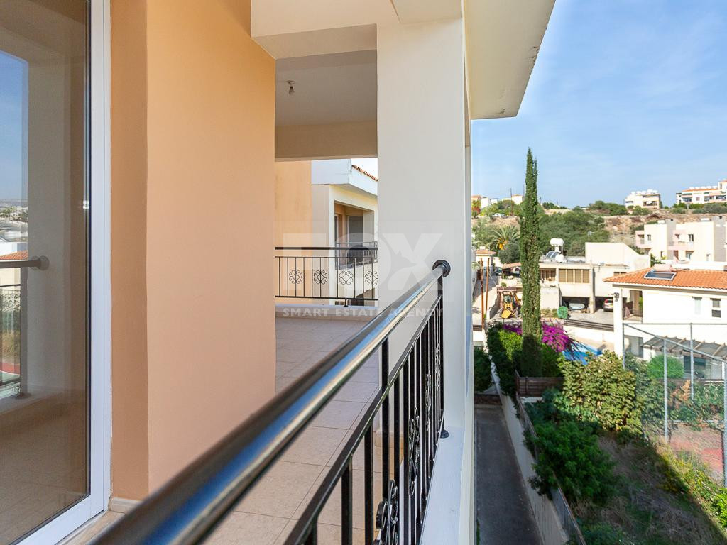 Bright Apartment with two bedroom with separate title deed in Chloraka, for sale