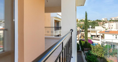 Bright Apartment with two bedroom with separate title deed in Chloraka, for sale
