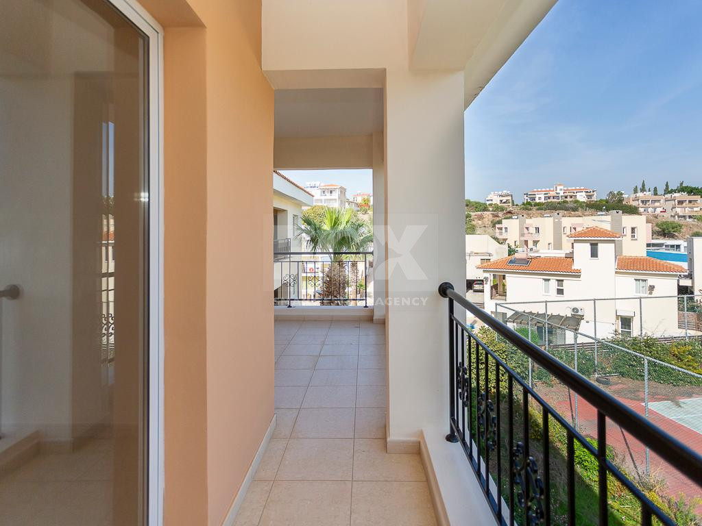 Bright Apartment with two bedroom with separate title deed in Chloraka, for sale