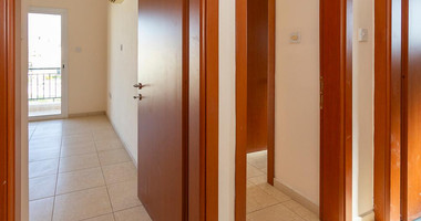 Bright Apartment with two bedroom with separate title deed in Chloraka, for sale