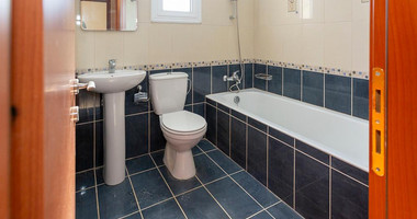 Bright Apartment with two bedroom with separate title deed in Chloraka, for sale