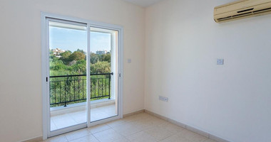 Bright Apartment with two bedroom with separate title deed in Chloraka, for sale