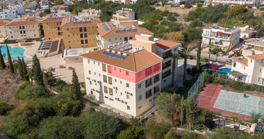Bright Apartment with two bedroom with separate title deed in Chloraka, for sale