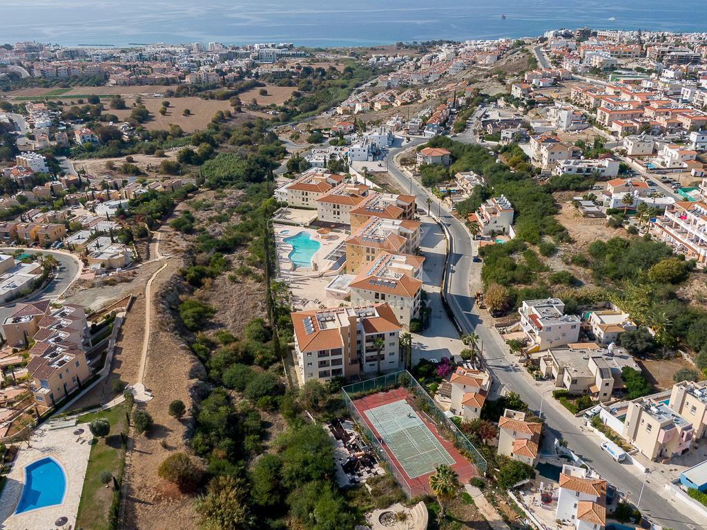 Bright Apartment with two bedroom with separate title deed in Chloraka, for sale