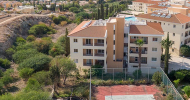 Bright Apartment with two bedroom with separate title deed in Chloraka, for sale