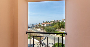 Stylish Two Bedroom Apartment in Chloraka , Paphos for sale.