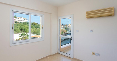 Stylish Two Bedroom Apartment in Chloraka , Paphos for sale.