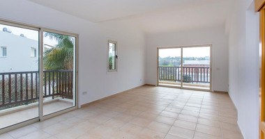 For sale , Two bedroom maisonette in Chloraka , in Paphos