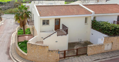 For sale , Two bedroom maisonette in Chloraka , in Paphos