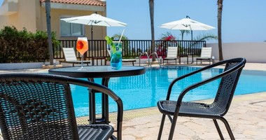 Spacious two Bedroom Apartment with Yard and Parking in Chloraka, Paphos for sale