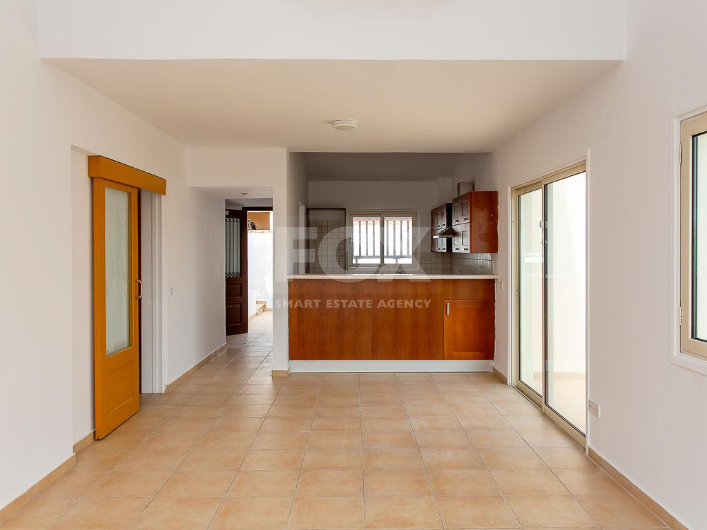 Spacious two Bedroom Apartment with Yard and Parking in Chloraka, Paphos for sale