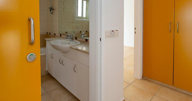 Spacious two Bedroom Apartment with Yard and Parking in Chloraka, Paphos for sale