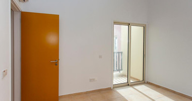 Spacious two Bedroom Apartment with Yard and Parking in Chloraka, Paphos for sale