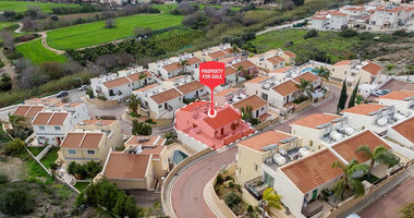 Spacious two Bedroom Apartment with Yard and Parking in Chloraka, Paphos for sale