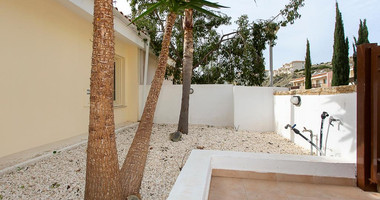 Spacious two Bedroom Apartment with Yard and Parking in Chloraka, Paphos for sale