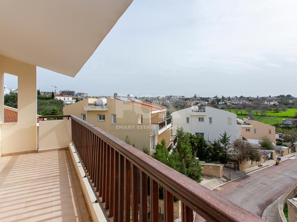 Spacious two Bedroom Apartment with Yard and Parking in Chloraka, Paphos for sale
