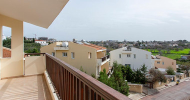 Spacious two Bedroom Apartment with Yard and Parking in Chloraka, Paphos for sale