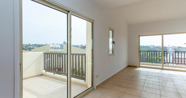 Spacious two Bedroom Apartment with Yard and Parking in Chloraka, Paphos for sale