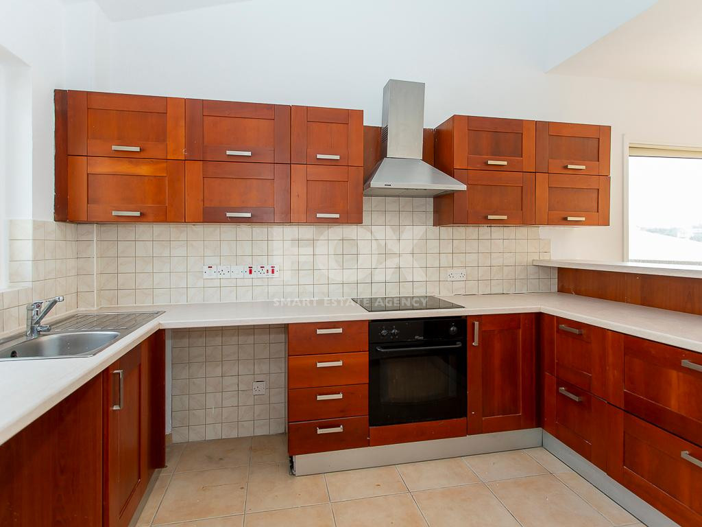 Spacious two Bedroom Apartment with Yard and Parking in Chloraka, Paphos for sale
