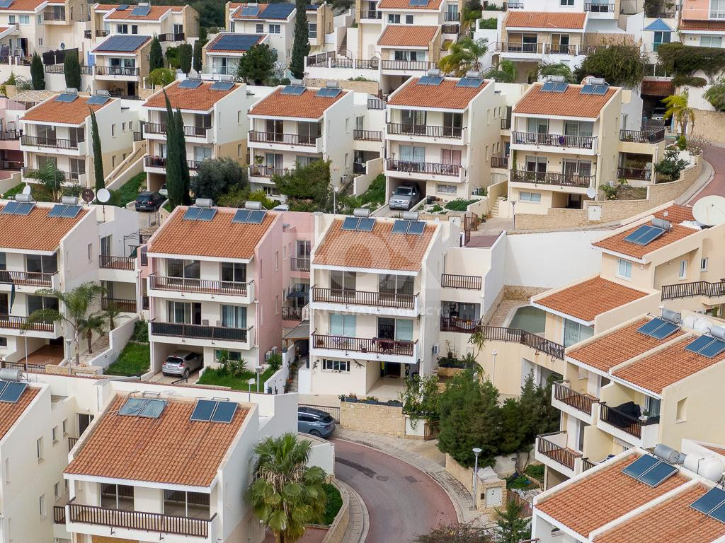 Spacious two Bedroom Apartment with Yard and Parking in Chloraka, Paphos for sale