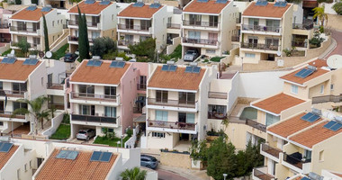 Spacious two Bedroom Apartment with Yard and Parking in Chloraka, Paphos for sale