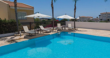 Maisonette with Private Yards and Parking  in Chloraka for sale - Two Bedrooms