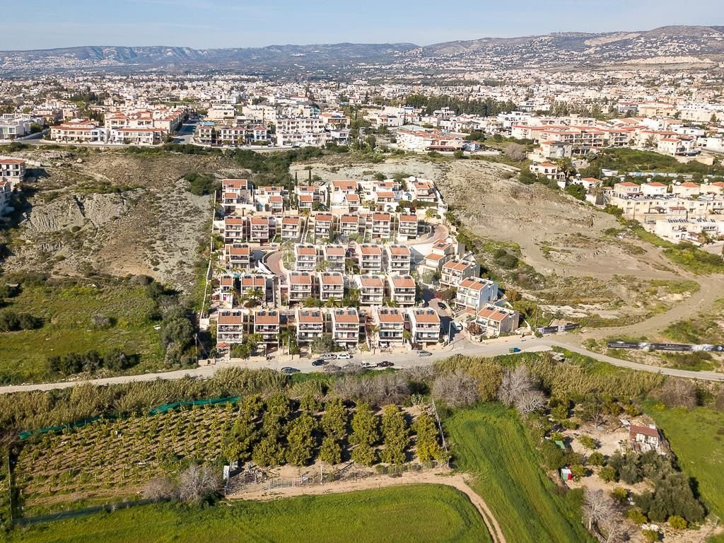 Maisonette with Private Yards and Parking  in Chloraka for sale - Two Bedrooms