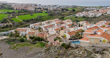 Maisonette with Private Yards and Parking  in Chloraka for sale - Two Bedrooms