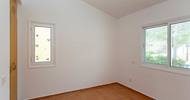 Maisonette with Private Yards and Parking  in Chloraka for sale - Two Bedrooms