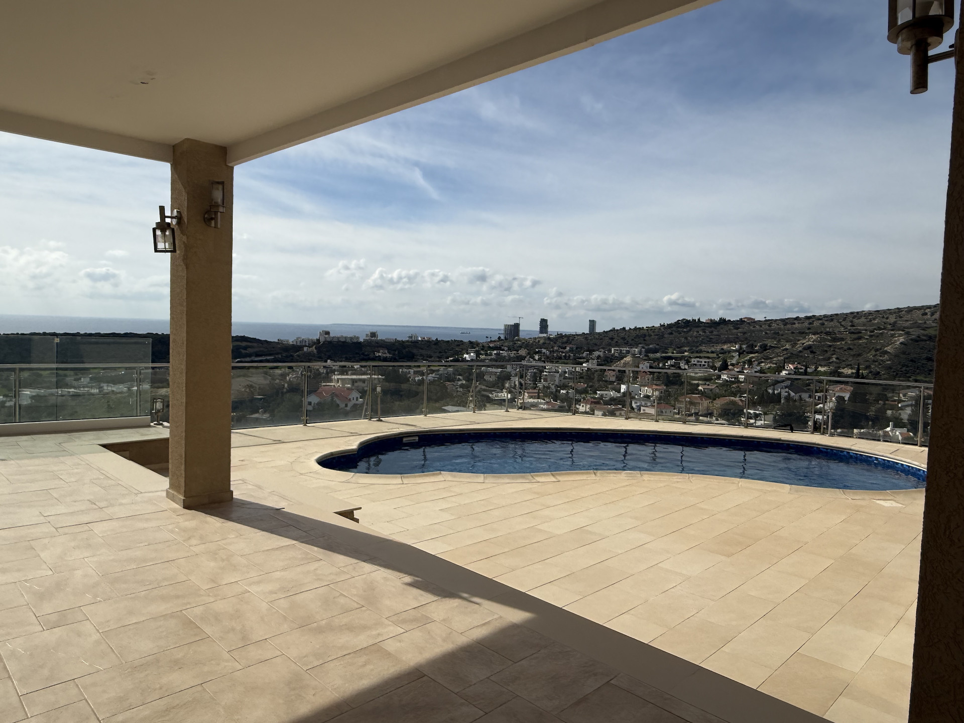 Wohnung 5 Schlafzimmer 550 m² in Koinoteta Agiou Tychona, Zypern