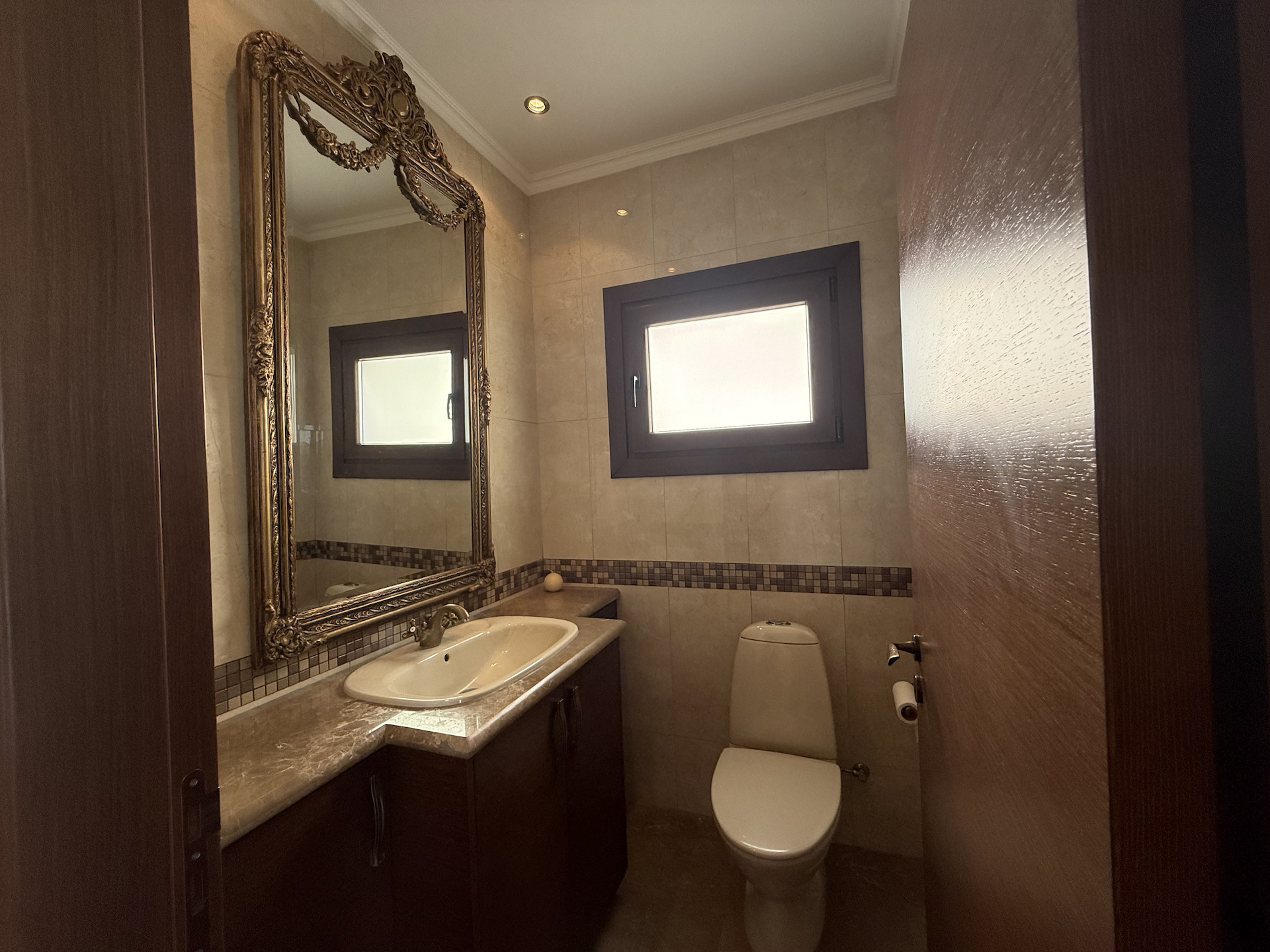 Wohnung 5 Schlafzimmer 550 m² in Koinoteta Agiou Tychona, Zypern