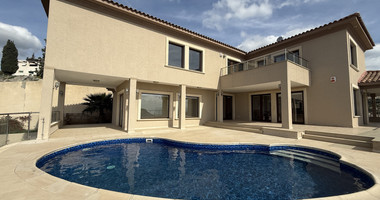For Rent Elegant Renovated Five bedroom Villa in Agios Tychonas.