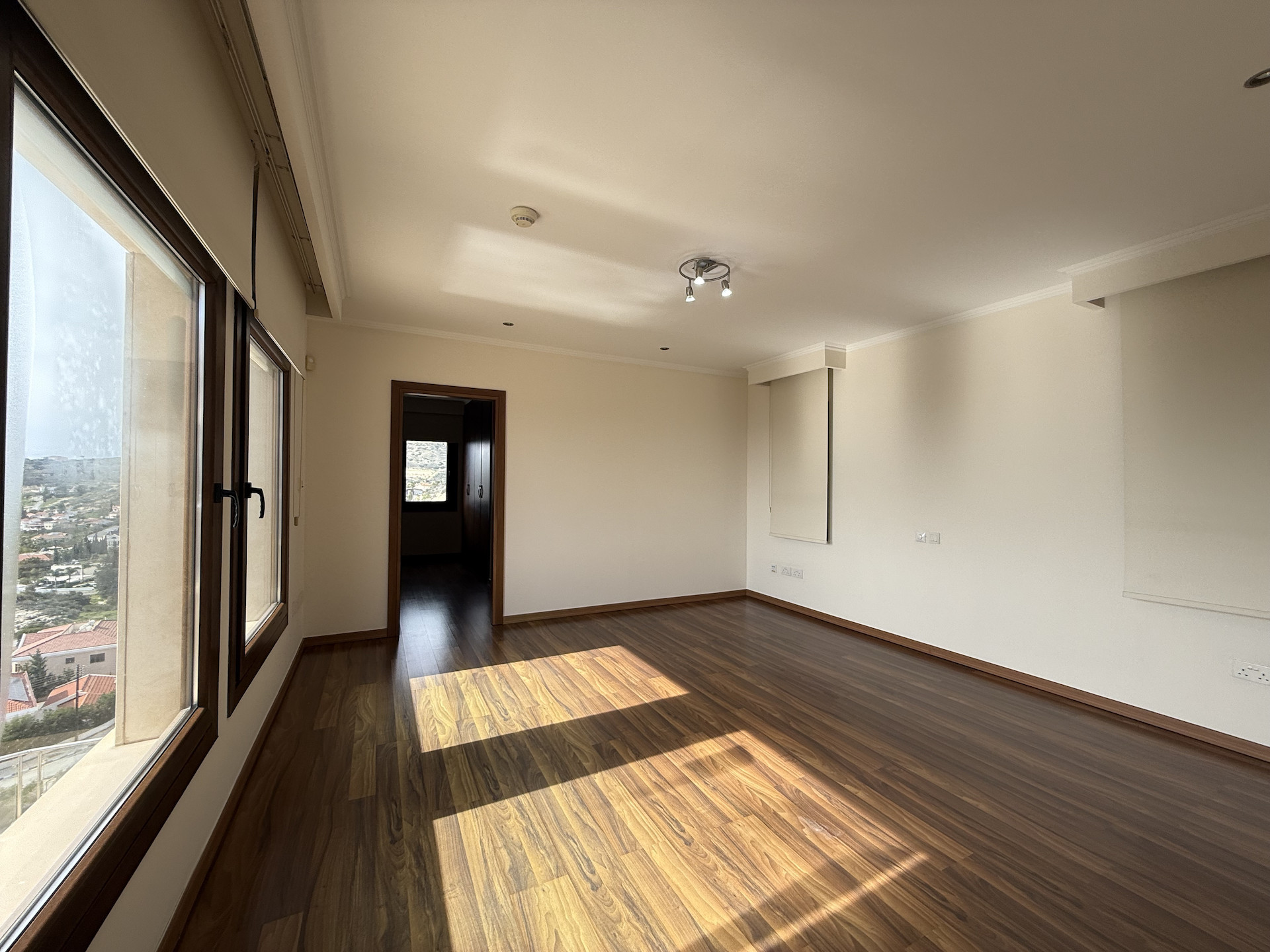 Wohnung 5 Schlafzimmer 550 m² in Koinoteta Agiou Tychona, Zypern