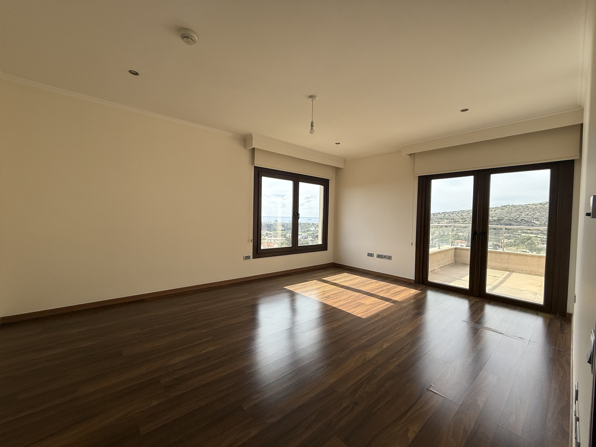 Wohnung 5 Schlafzimmer 550 m² in Koinoteta Agiou Tychona, Zypern