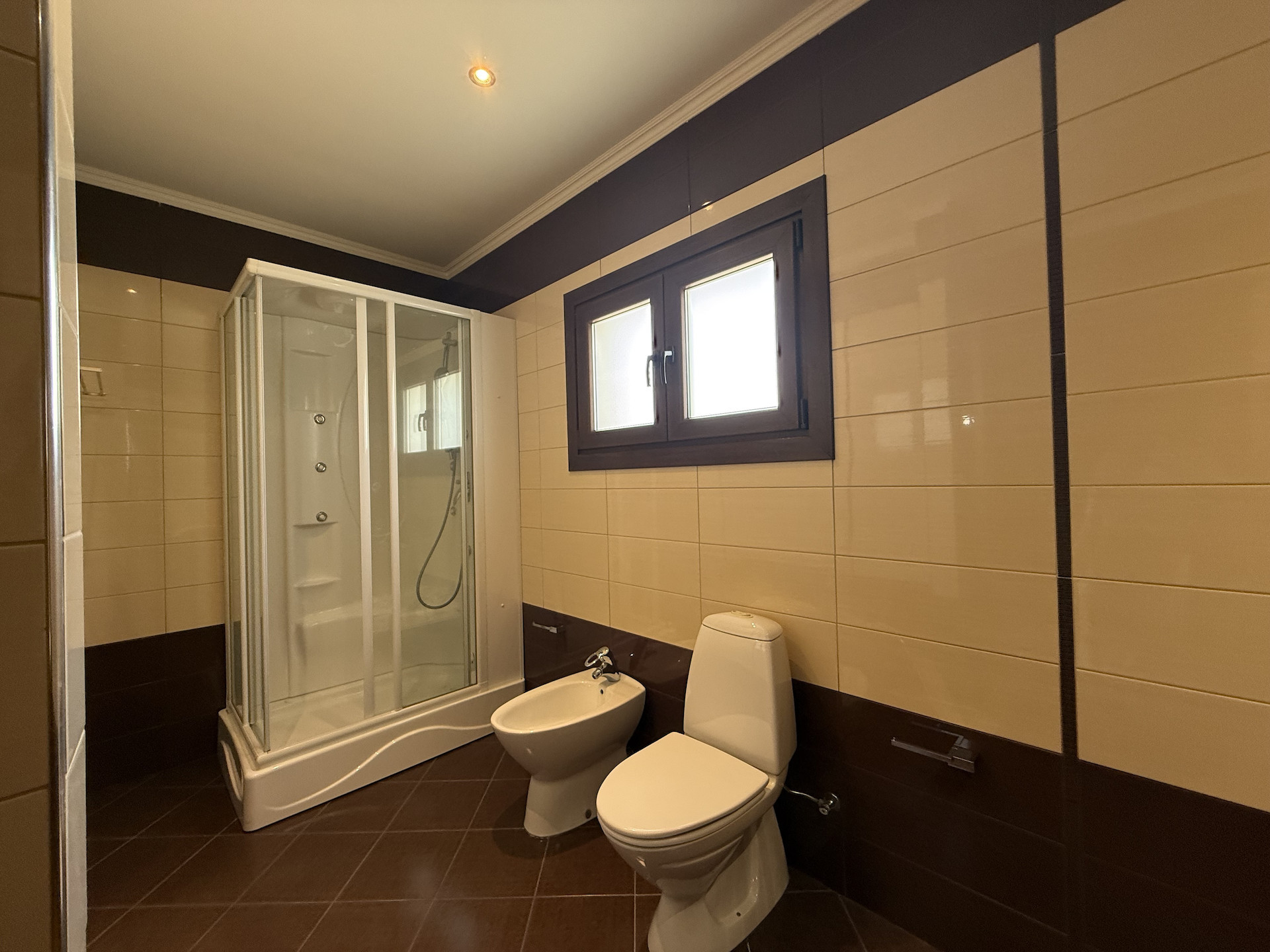 Wohnung 5 Schlafzimmer 550 m² in Koinoteta Agiou Tychona, Zypern