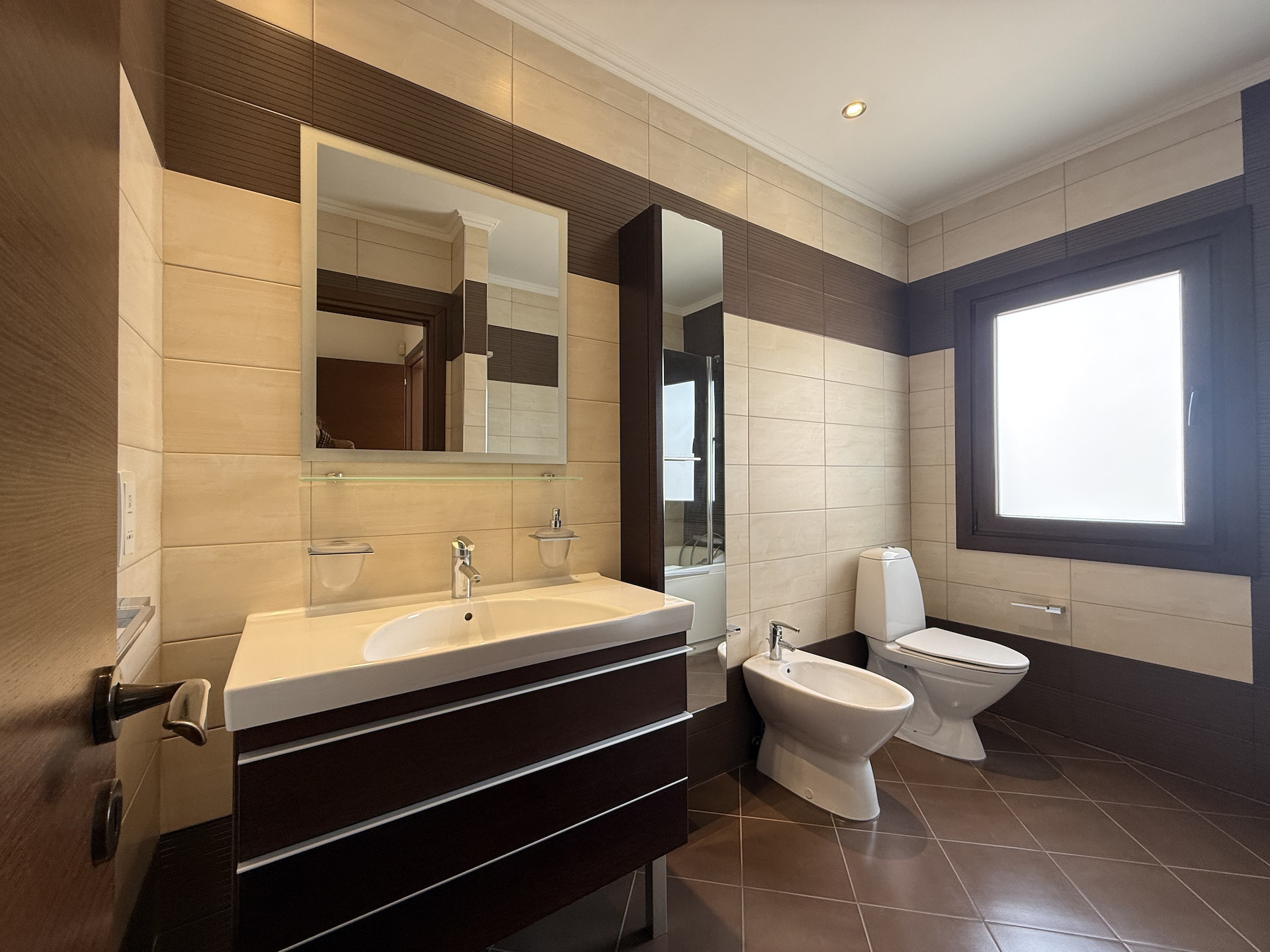 Wohnung 5 Schlafzimmer 550 m² in Koinoteta Agiou Tychona, Zypern