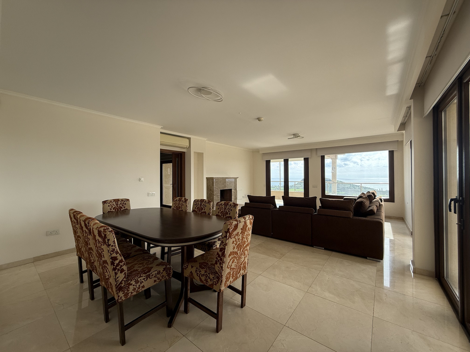 Wohnung 5 Schlafzimmer 550 m² in Koinoteta Agiou Tychona, Zypern