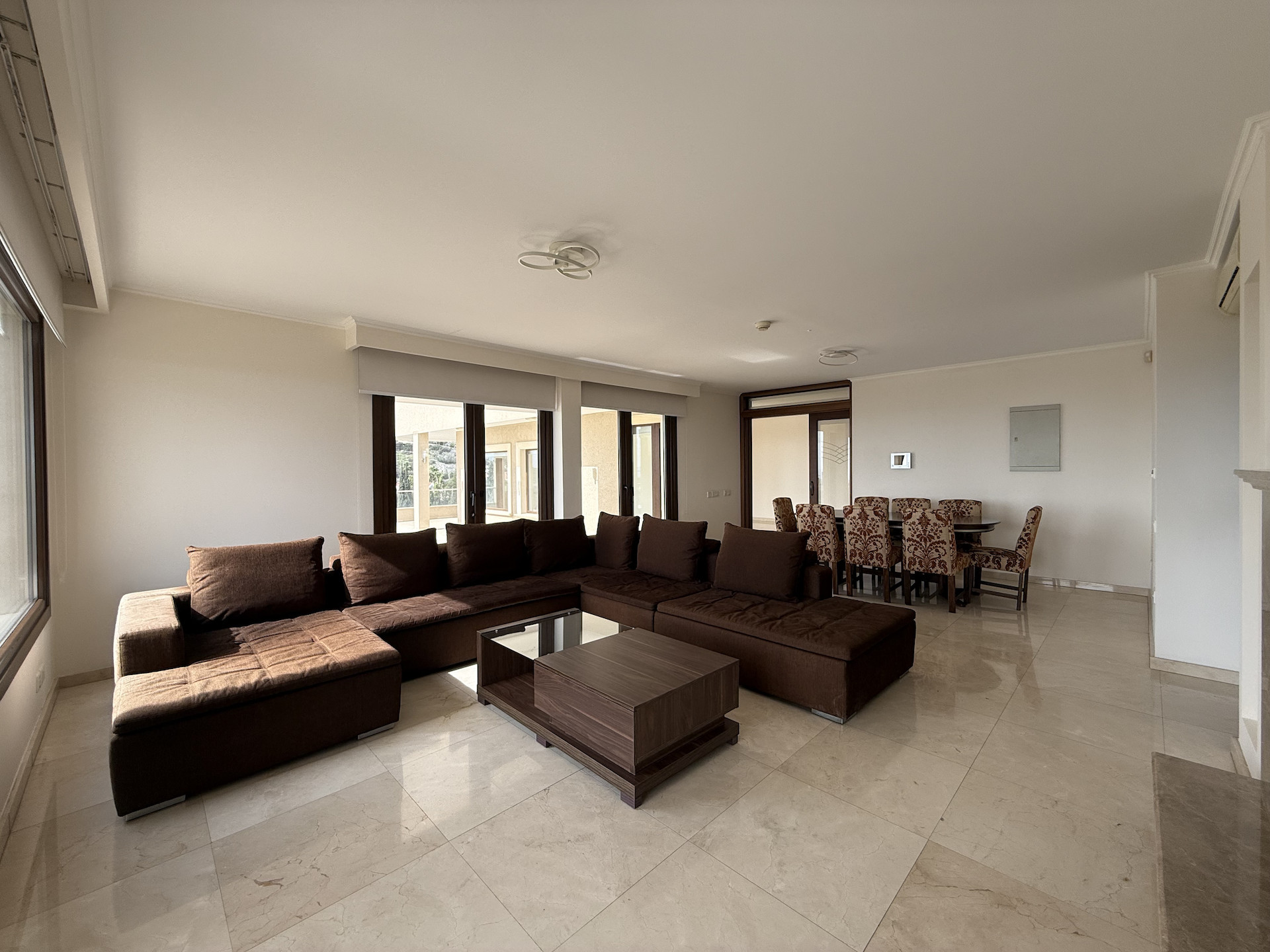 Wohnung 5 Schlafzimmer 550 m² in Koinoteta Agiou Tychona, Zypern