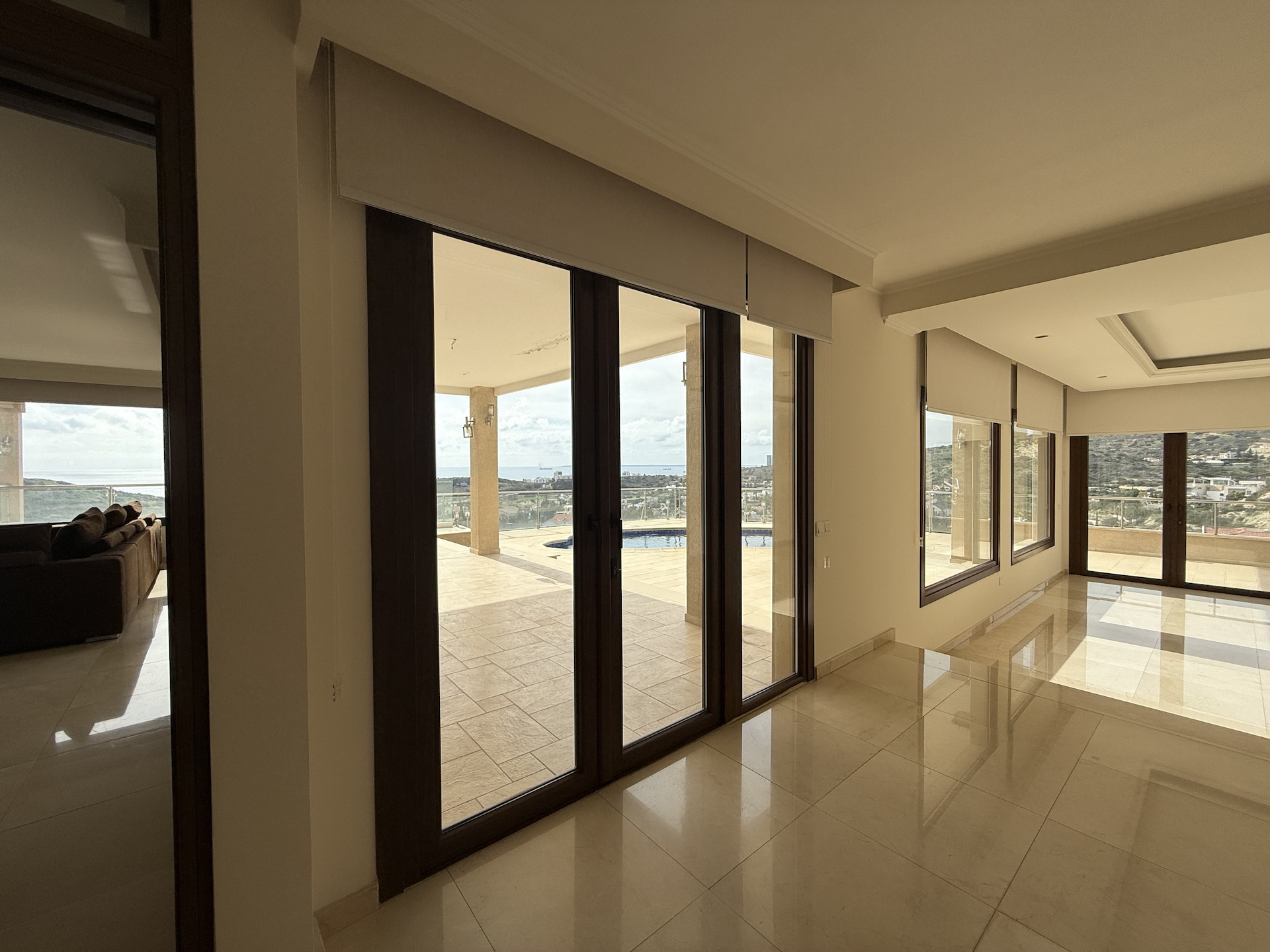 Wohnung 5 Schlafzimmer 550 m² in Koinoteta Agiou Tychona, Zypern