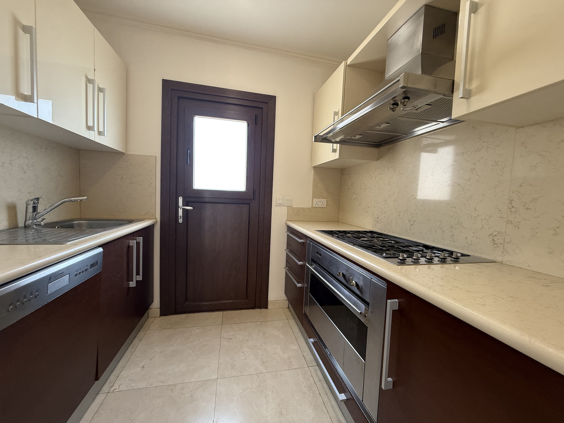 Wohnung 5 Schlafzimmer 550 m² in Koinoteta Agiou Tychona, Zypern