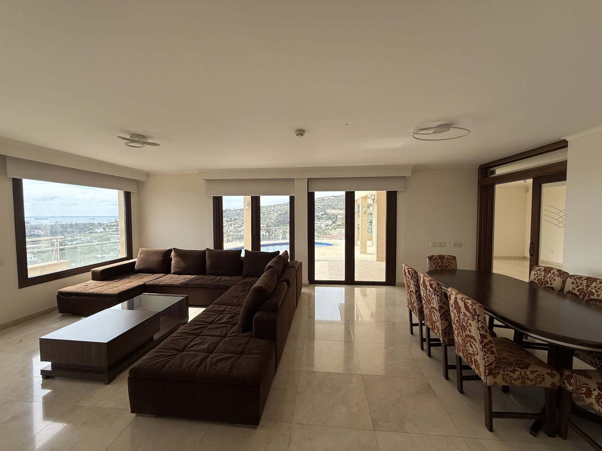 Wohnung 5 Schlafzimmer 550 m² in Koinoteta Agiou Tychona, Zypern