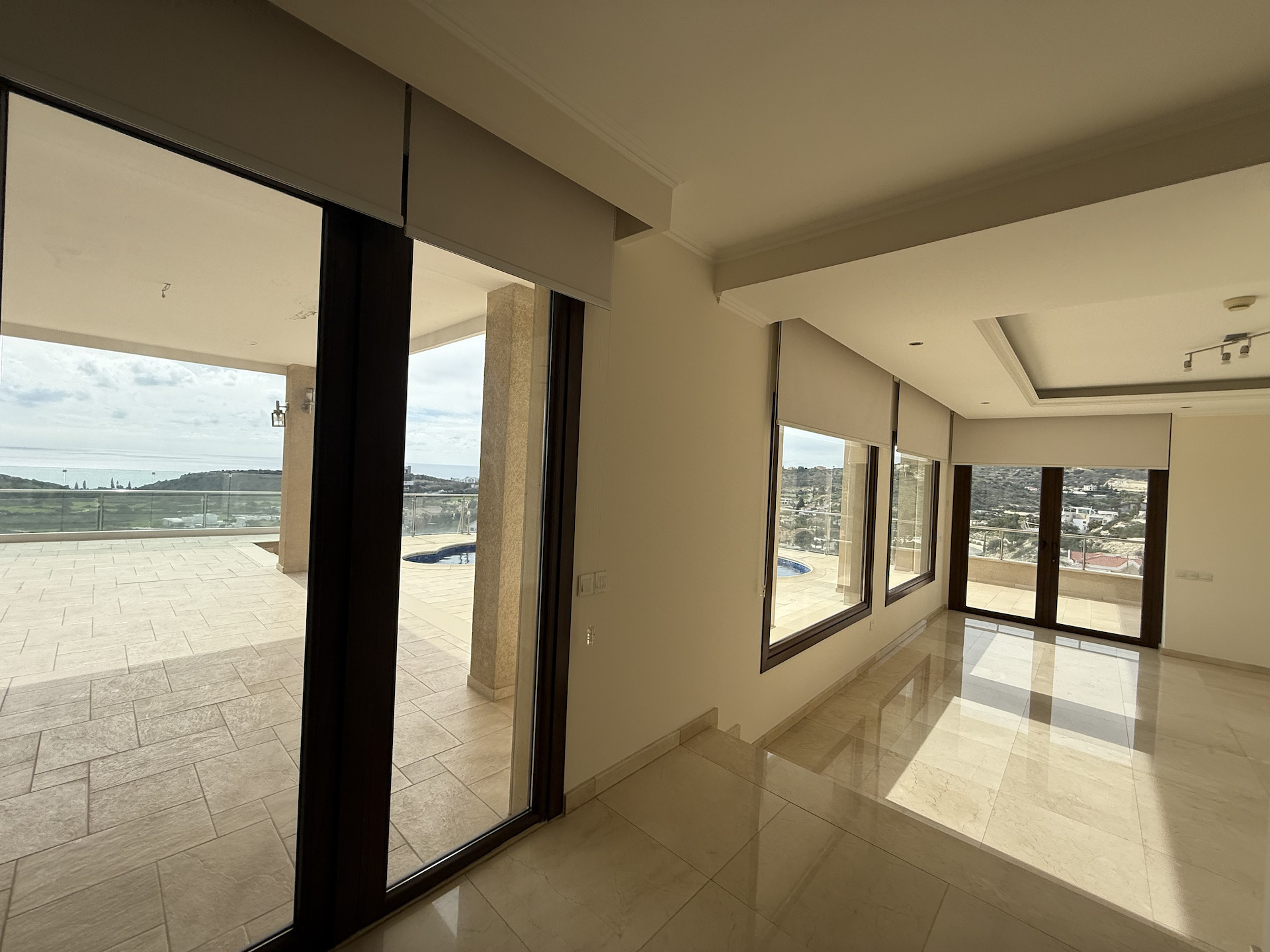 Wohnung 5 Schlafzimmer 550 m² in Koinoteta Agiou Tychona, Zypern