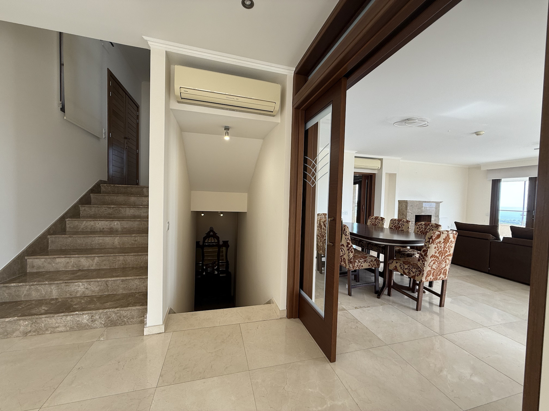 Wohnung 5 Schlafzimmer 550 m² in Koinoteta Agiou Tychona, Zypern