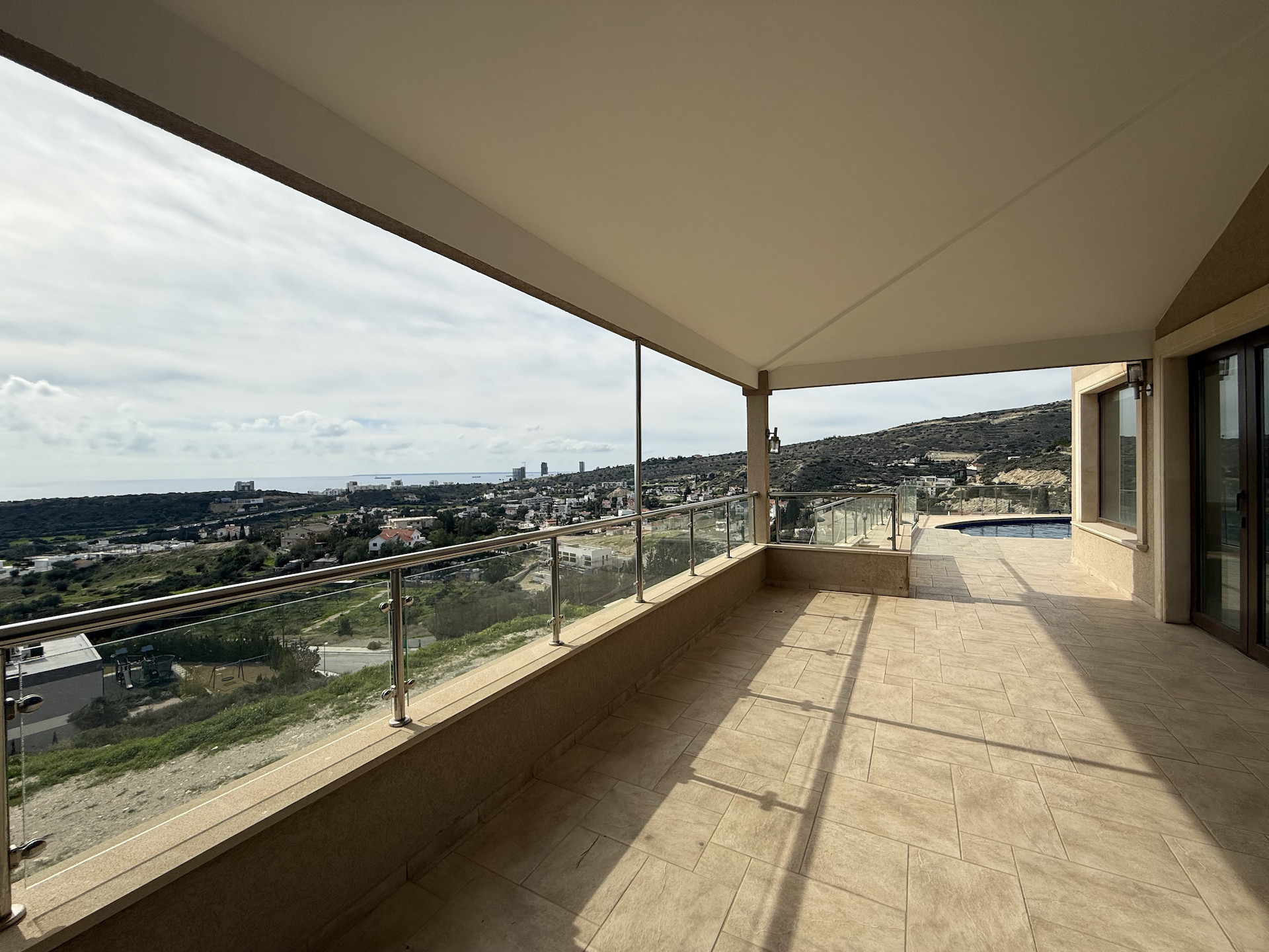 Wohnung 5 Schlafzimmer 550 m² in Koinoteta Agiou Tychona, Zypern