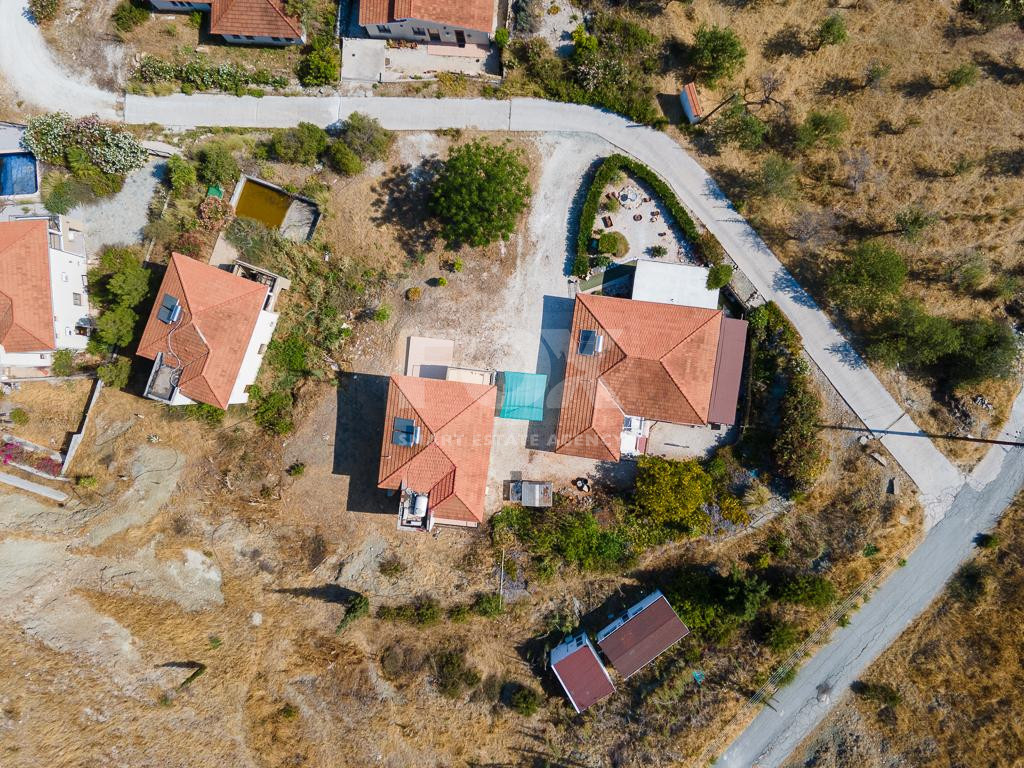 For sale -Detached three Bedroom Two-Storey House with Verandas and Parking – Ideal for Rental or Private Use