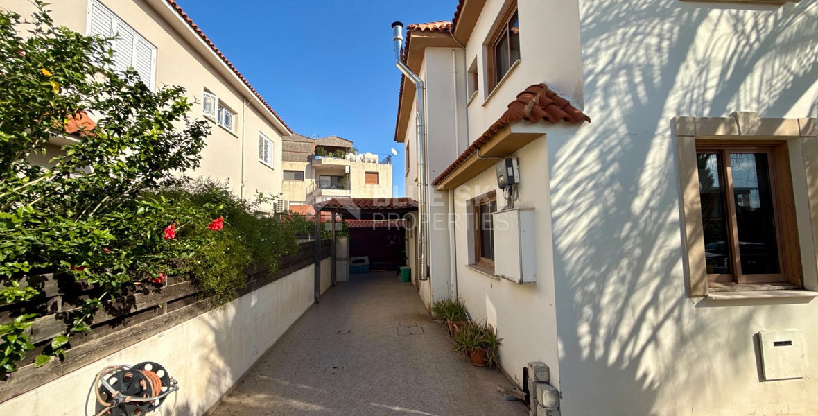 Four bedroom detached villa in two levels  in Agios Georgios Havouzas for sale, Limassol