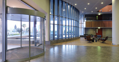 RENT: LUXURY OFFICES NEAR THE NEW PORT IN OMONIA