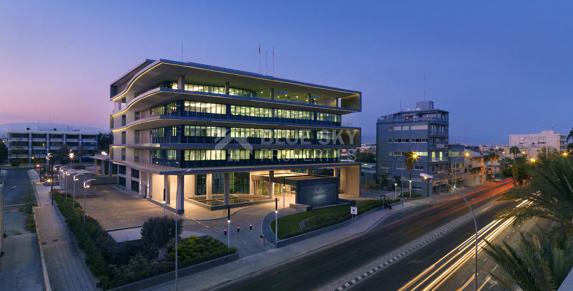 RENT: LUXURY OFFICES NEAR THE NEW PORT IN OMONIA