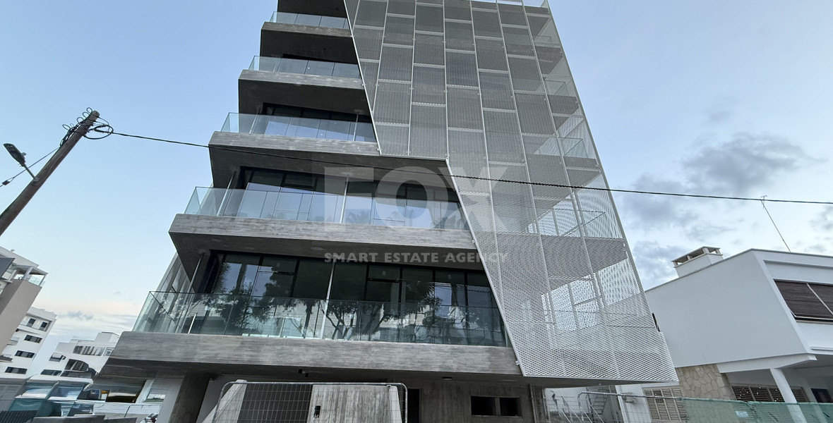 RENT: NEW LUXURY OFFICE BUILDING