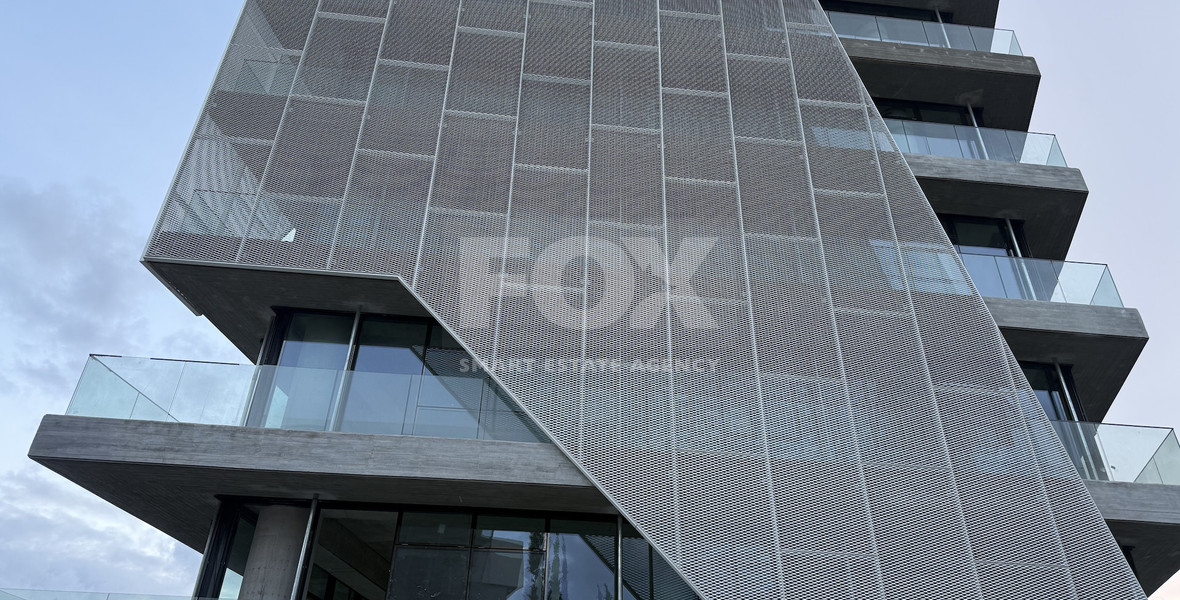 RENT: NEW LUXURY OFFICE BUILDING